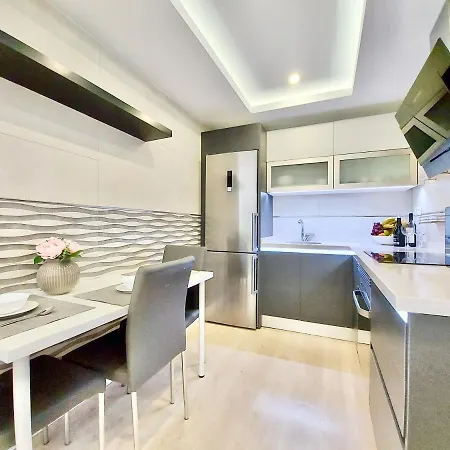 Apartament Bollullo Paradise *